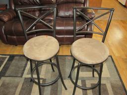 2 barstools & rug