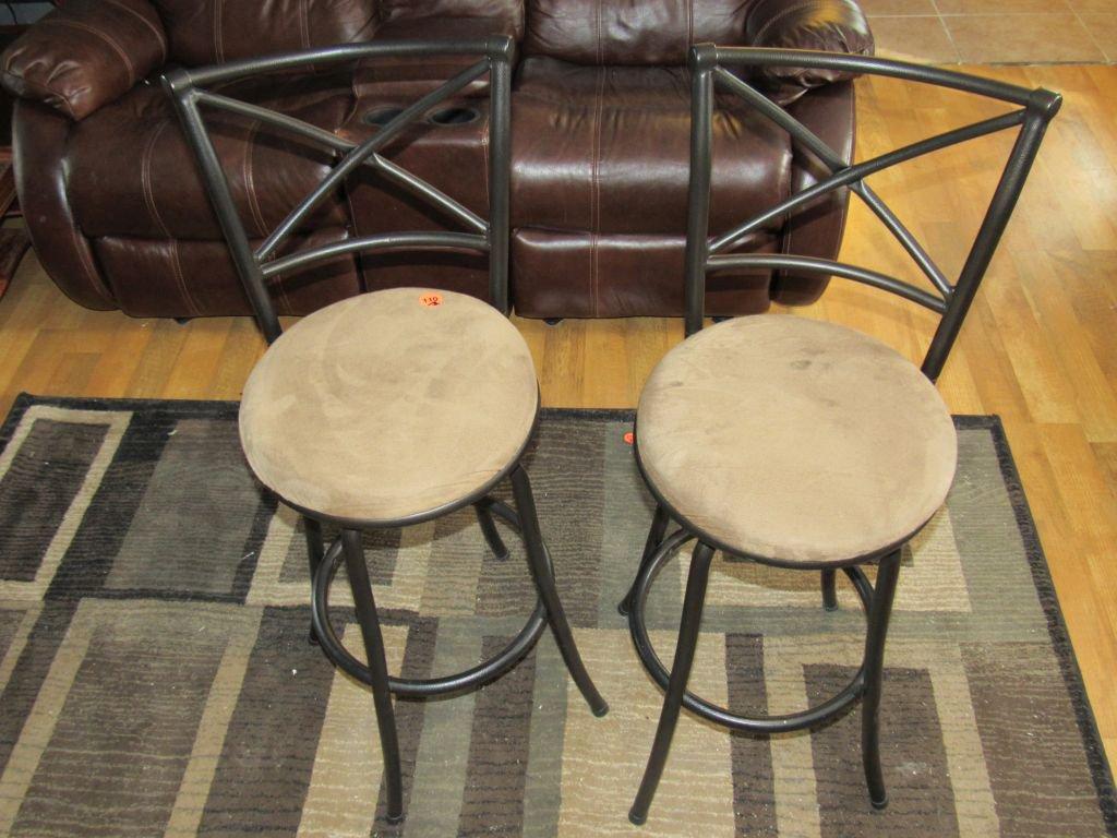 2 barstools & rug