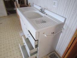 Kitchen sink/ cabinet