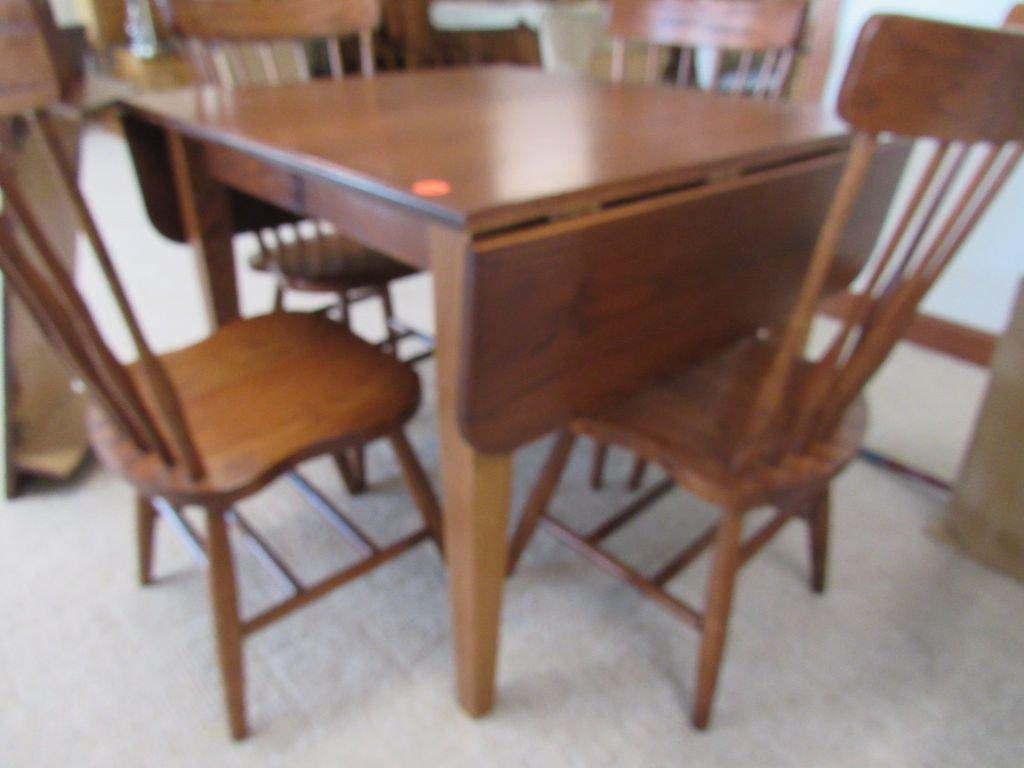 Dining Room Table/Chairs