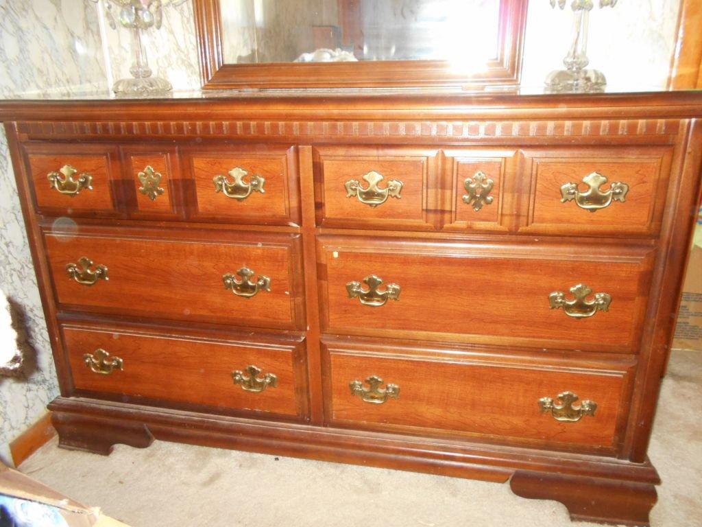 Dresser With Mirror