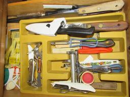 Contents of 4 Kitchen Drawers