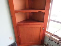 Corner cupboard