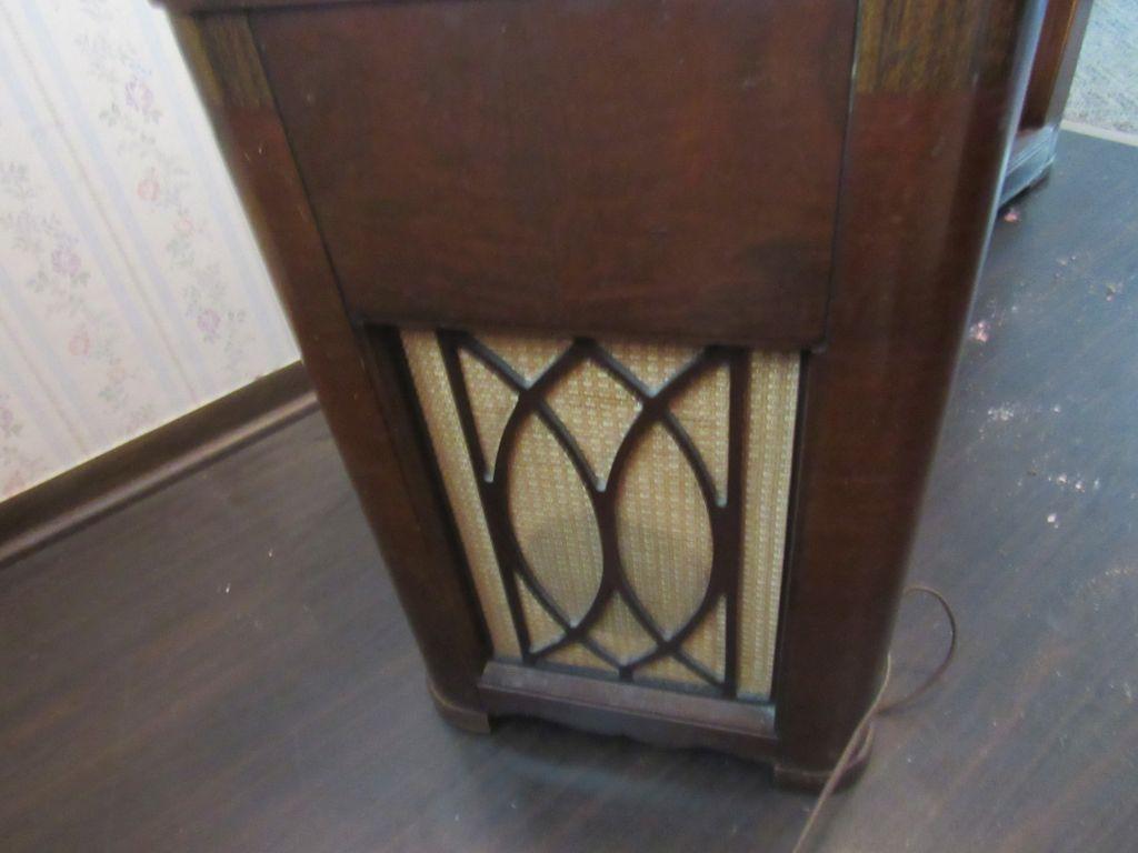 Motorola Cabinet Style Radio