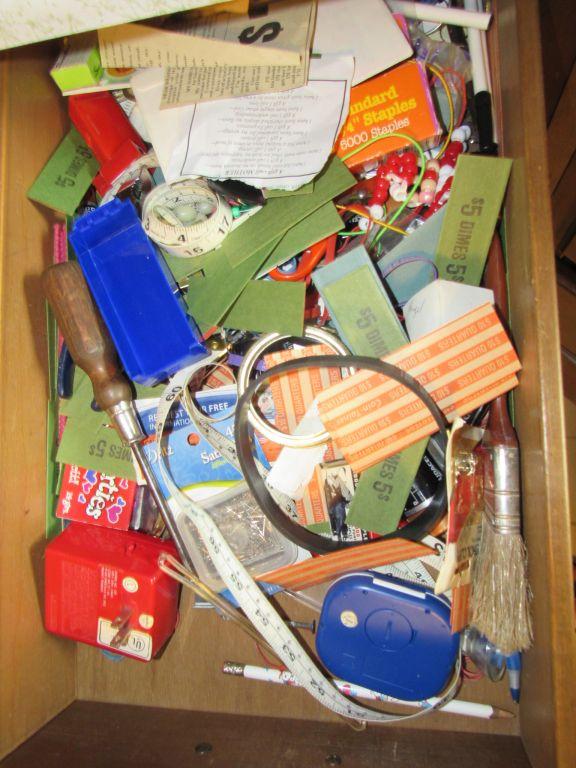 Contents of 4 Kitchen Drawers