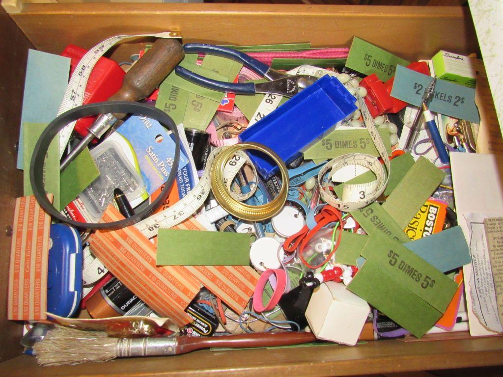 Contents of 4 Kitchen Drawers