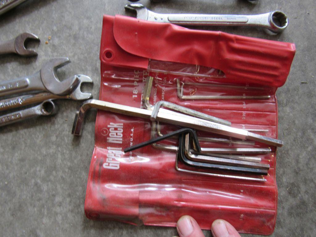 Opened/closed end wrenches