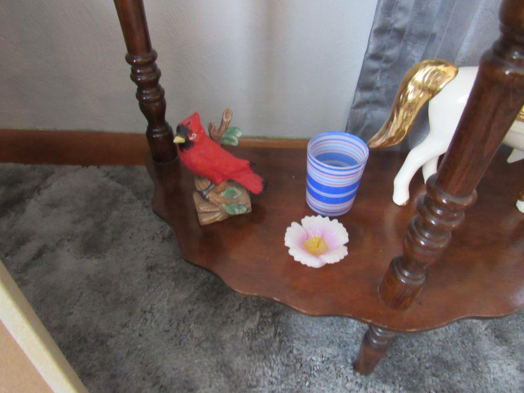 Accent table and contents