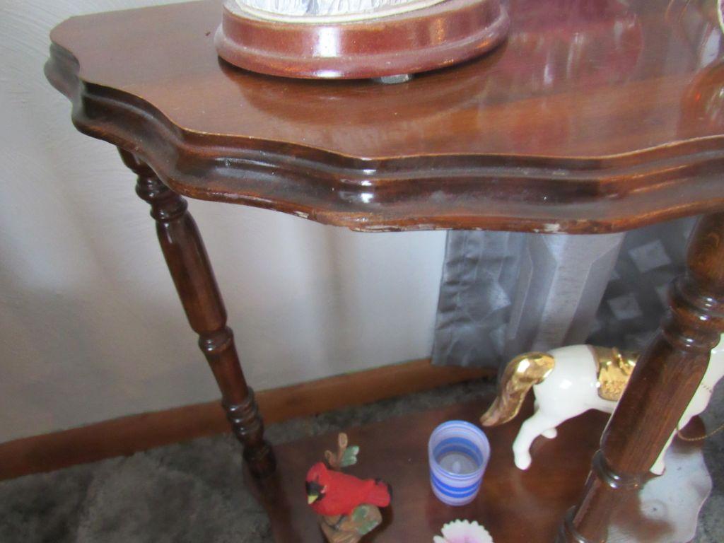 Accent table and contents