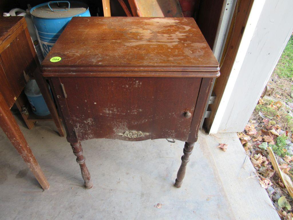 Sewing cabinet