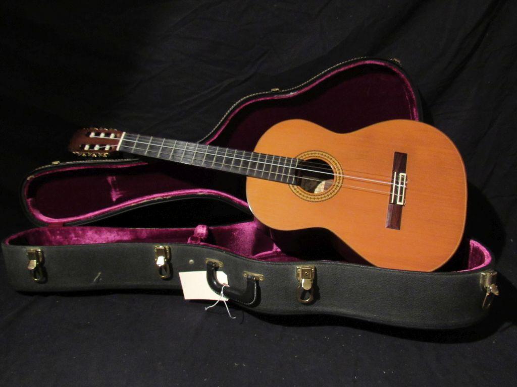 Dauphin Classic Guitar