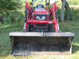 Massey Ferguson Tractor 1529 w/ L100 loader