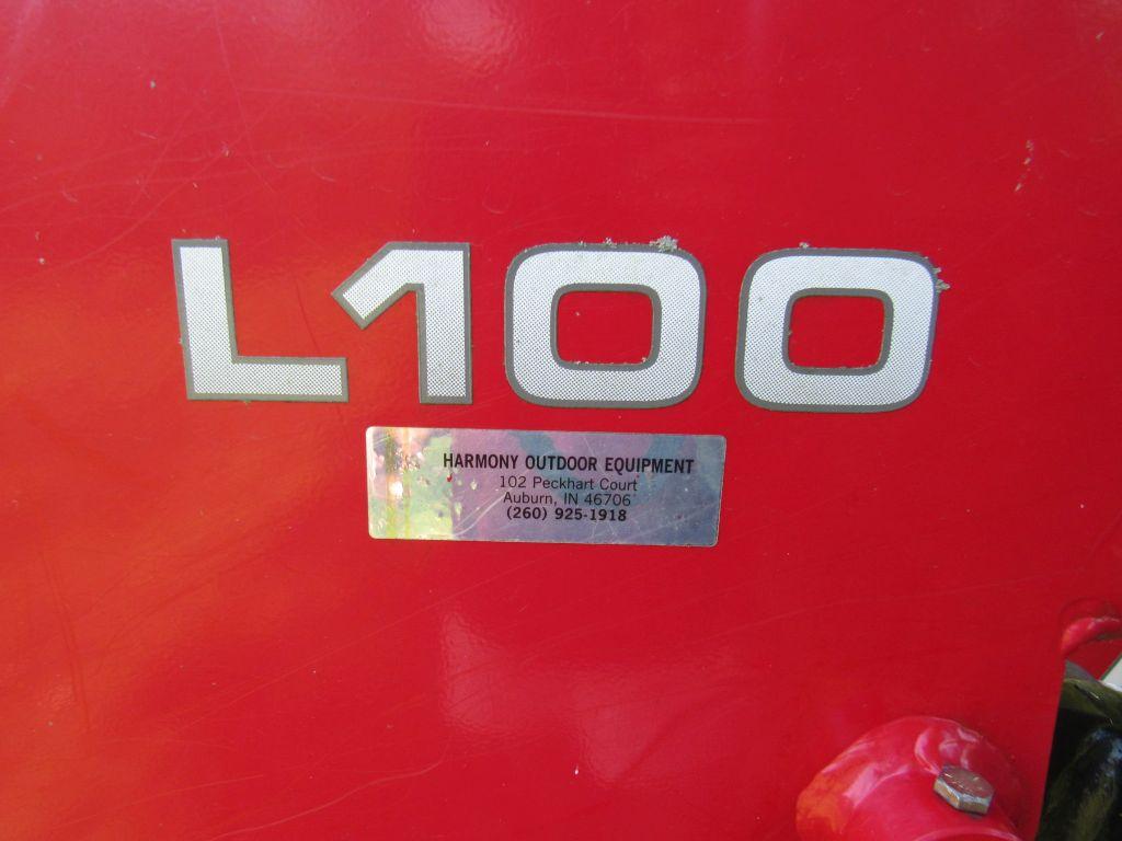 Massey Ferguson Tractor 1529 w/ L100 loader