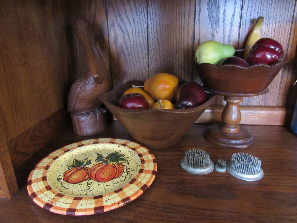 Wooden bowls and decorative pieces