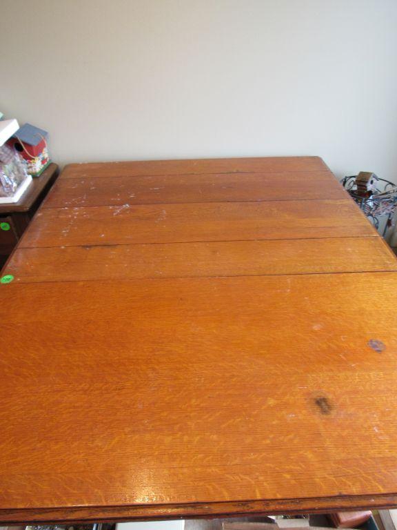 Drop leaf table