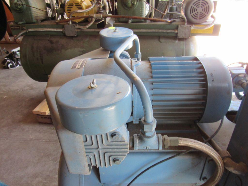 Wayne-Vaughn oil-less compressor