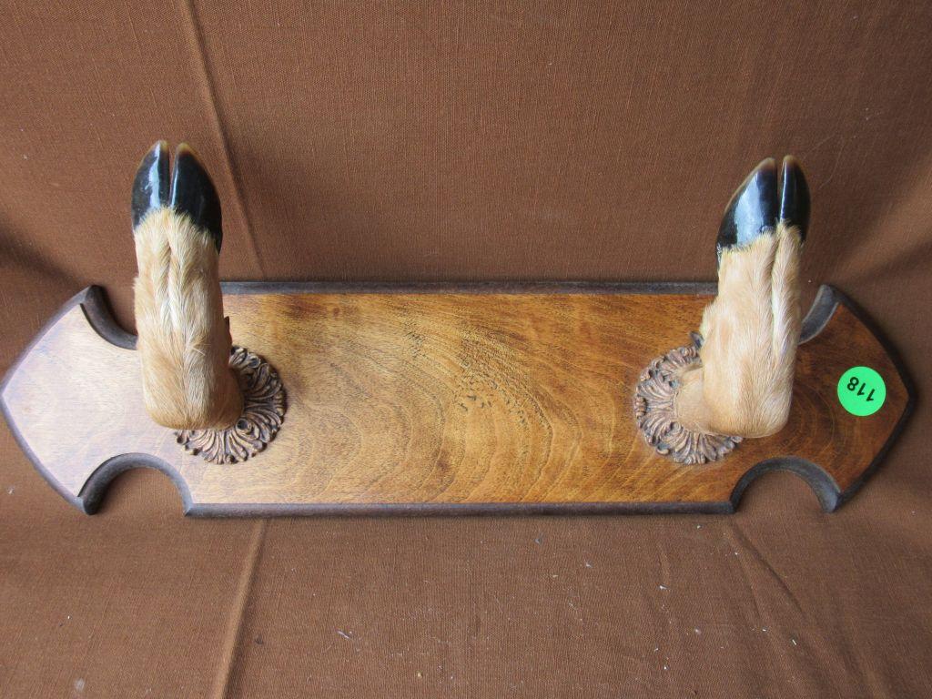 Deer hoof mount