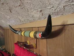 Animal horn mount