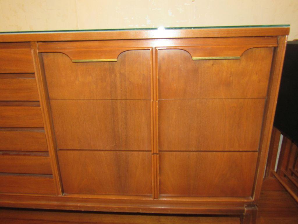 Sideboard/buffet