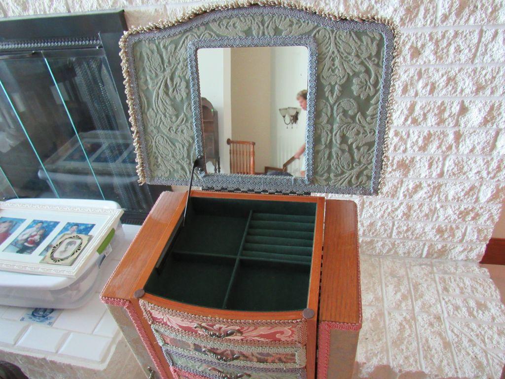 Large jewelry box