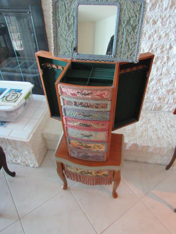 Large jewelry box