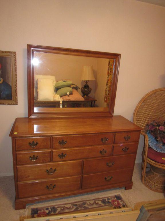 Dresser/mirror