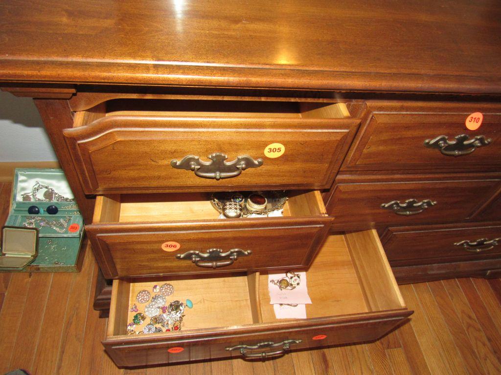 Thomasville dresser with mirror