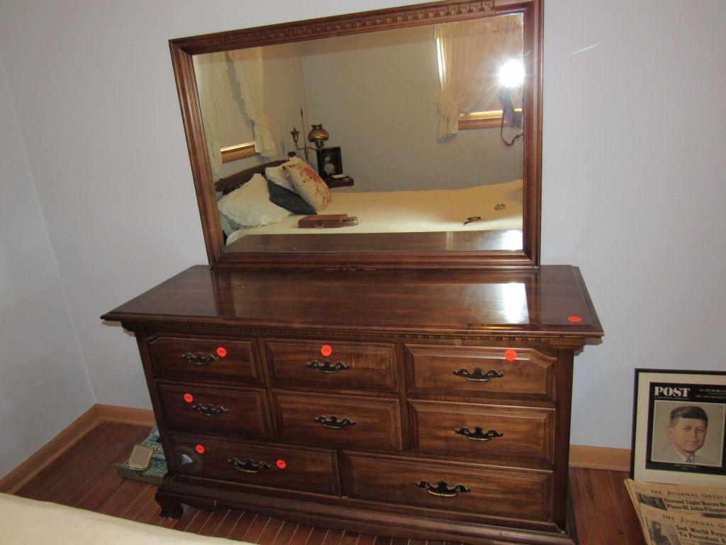 Thomasville dresser with mirror