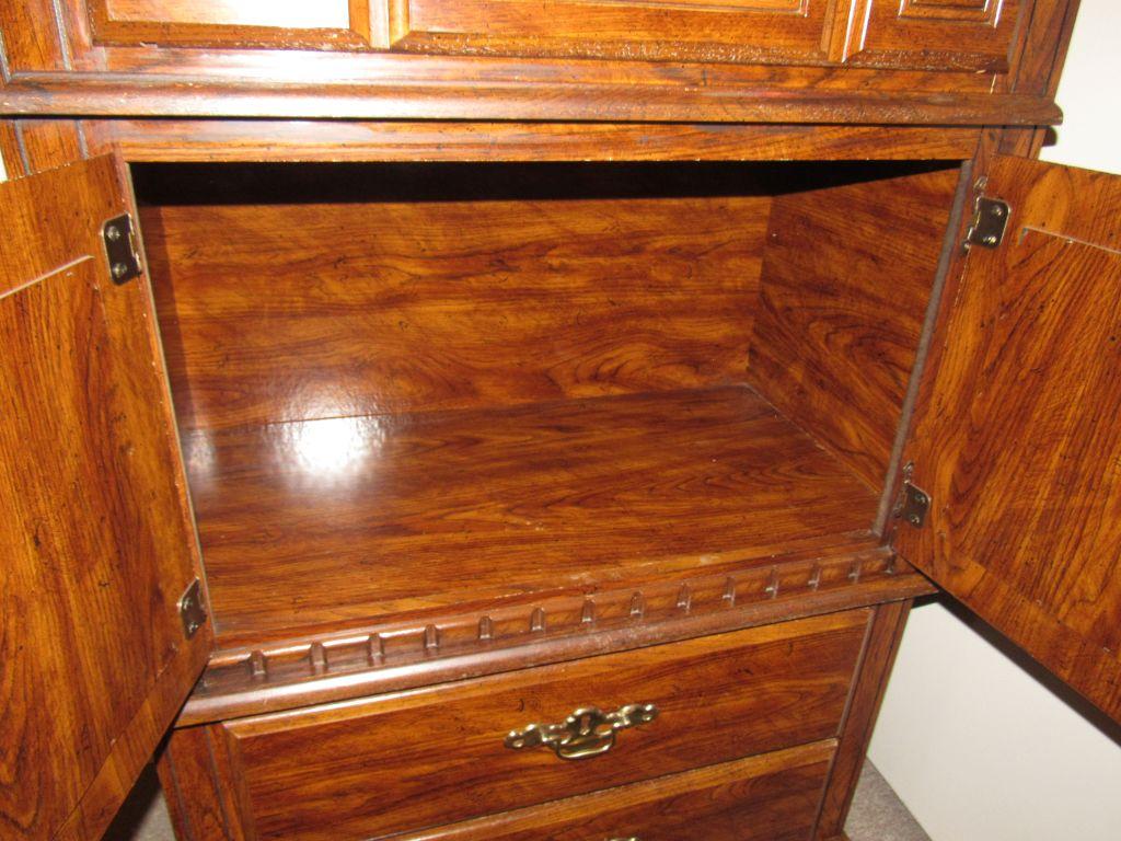 Standing chest of drawers