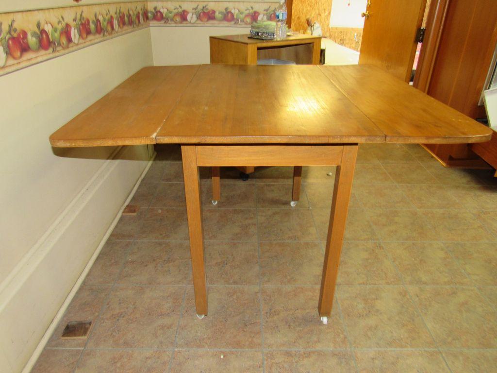 Drop leaf table