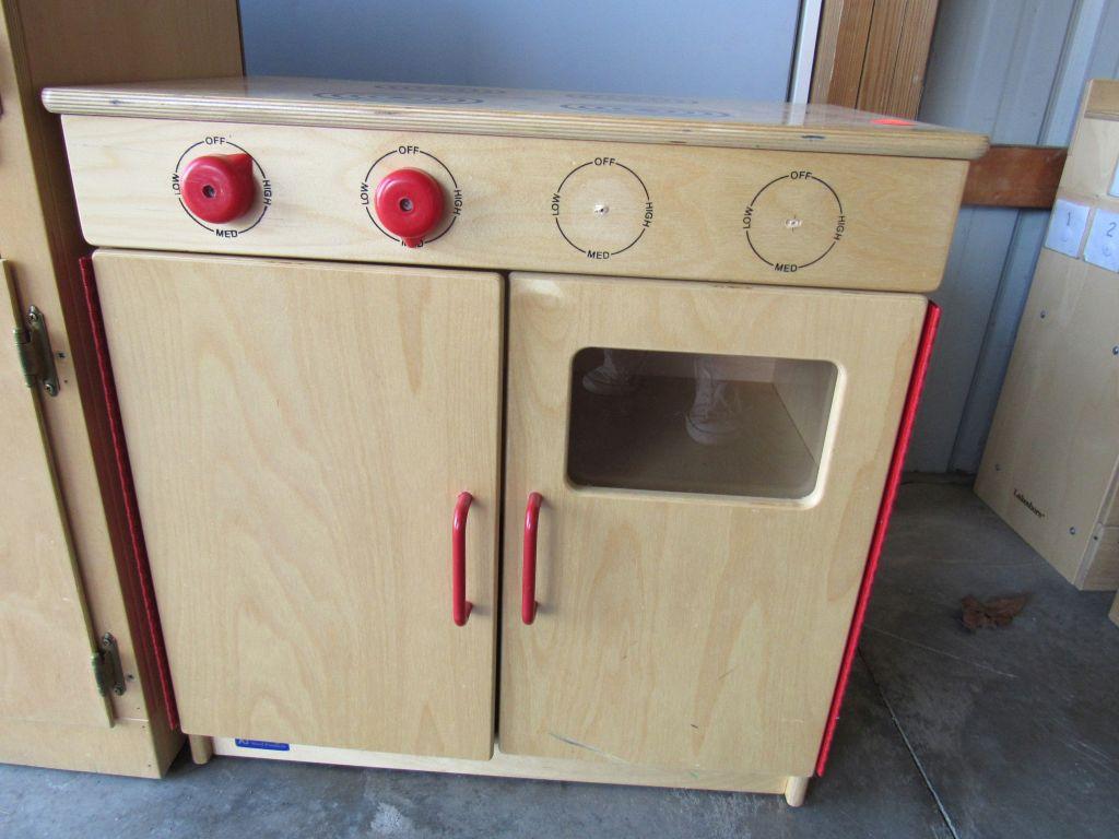 Children's stove and refrigerator