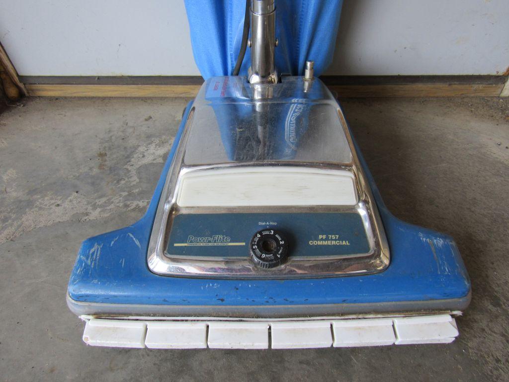 Commercial upright sweeper