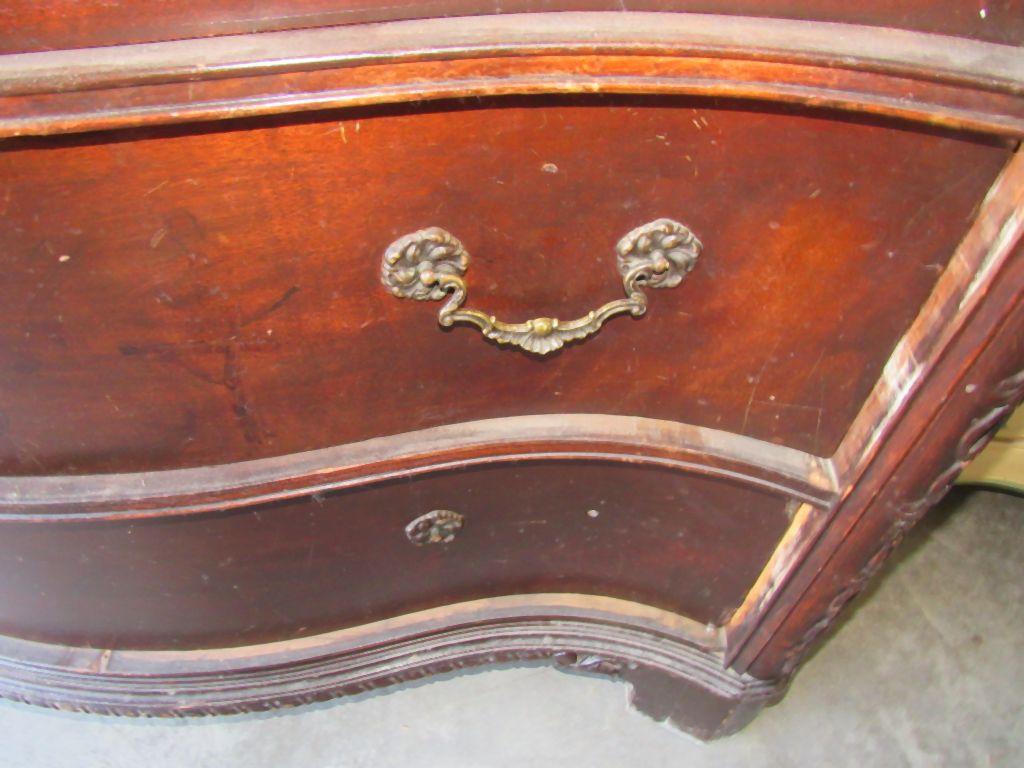 Chest of drawers