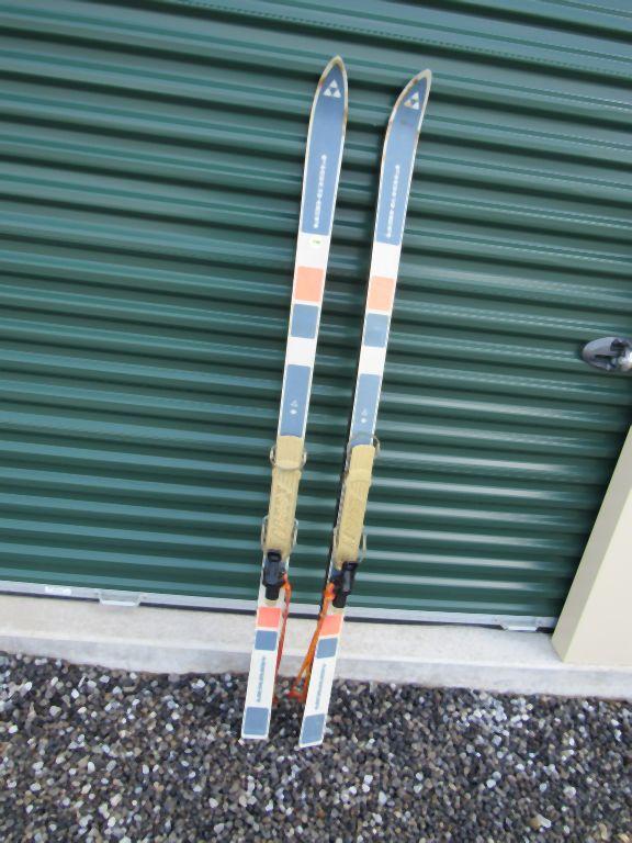 Set of skis