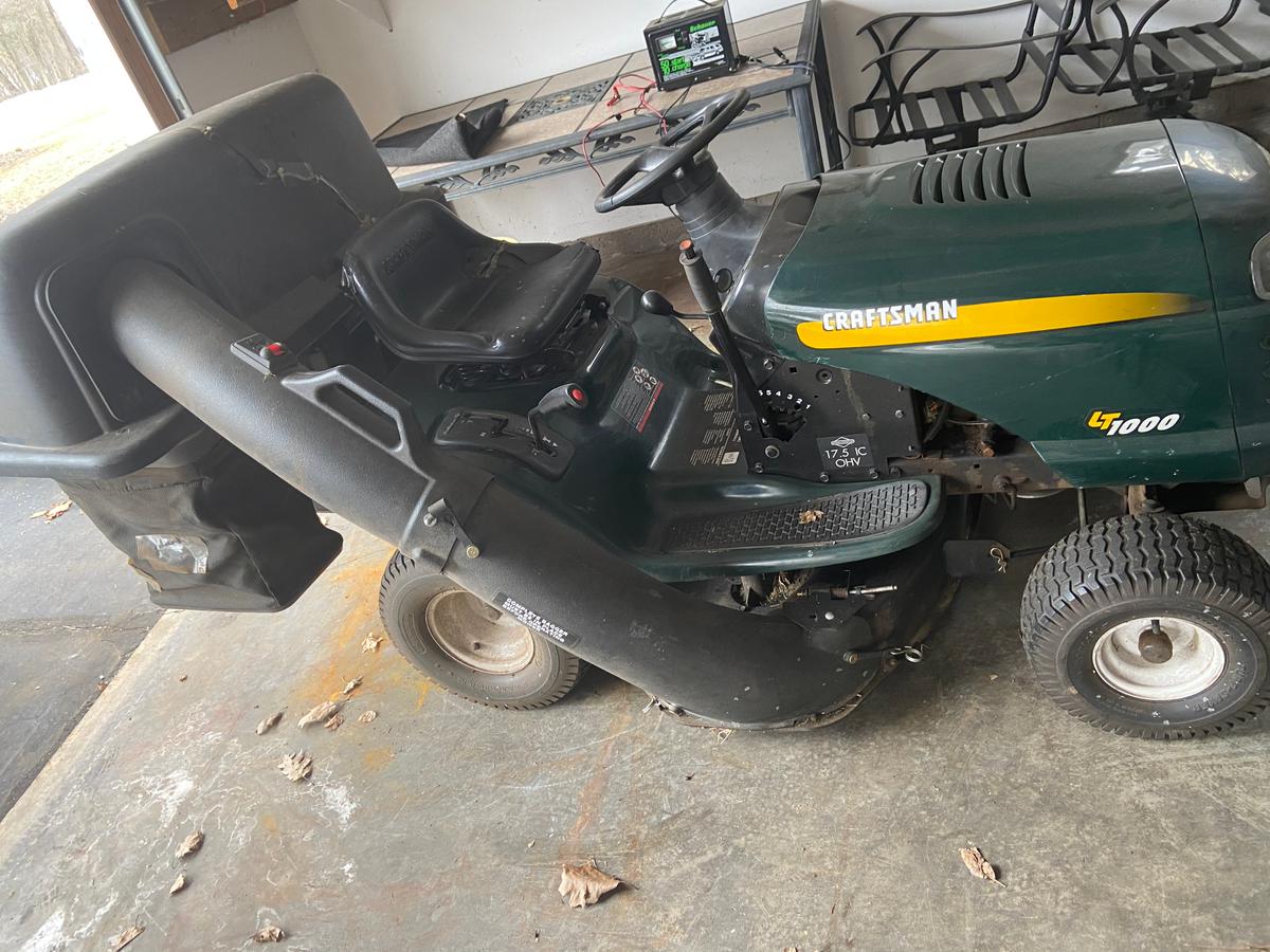 Craftsman riding lawn mower