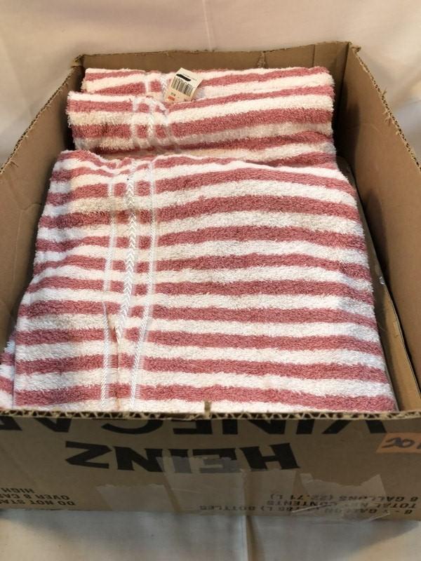 Lot of 3 bath towels