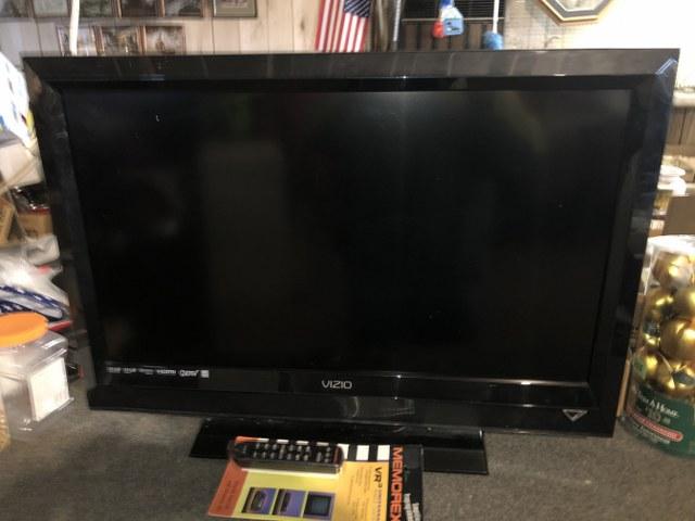 31 inch Vizio TV W/ remote