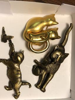 3 Cat pins