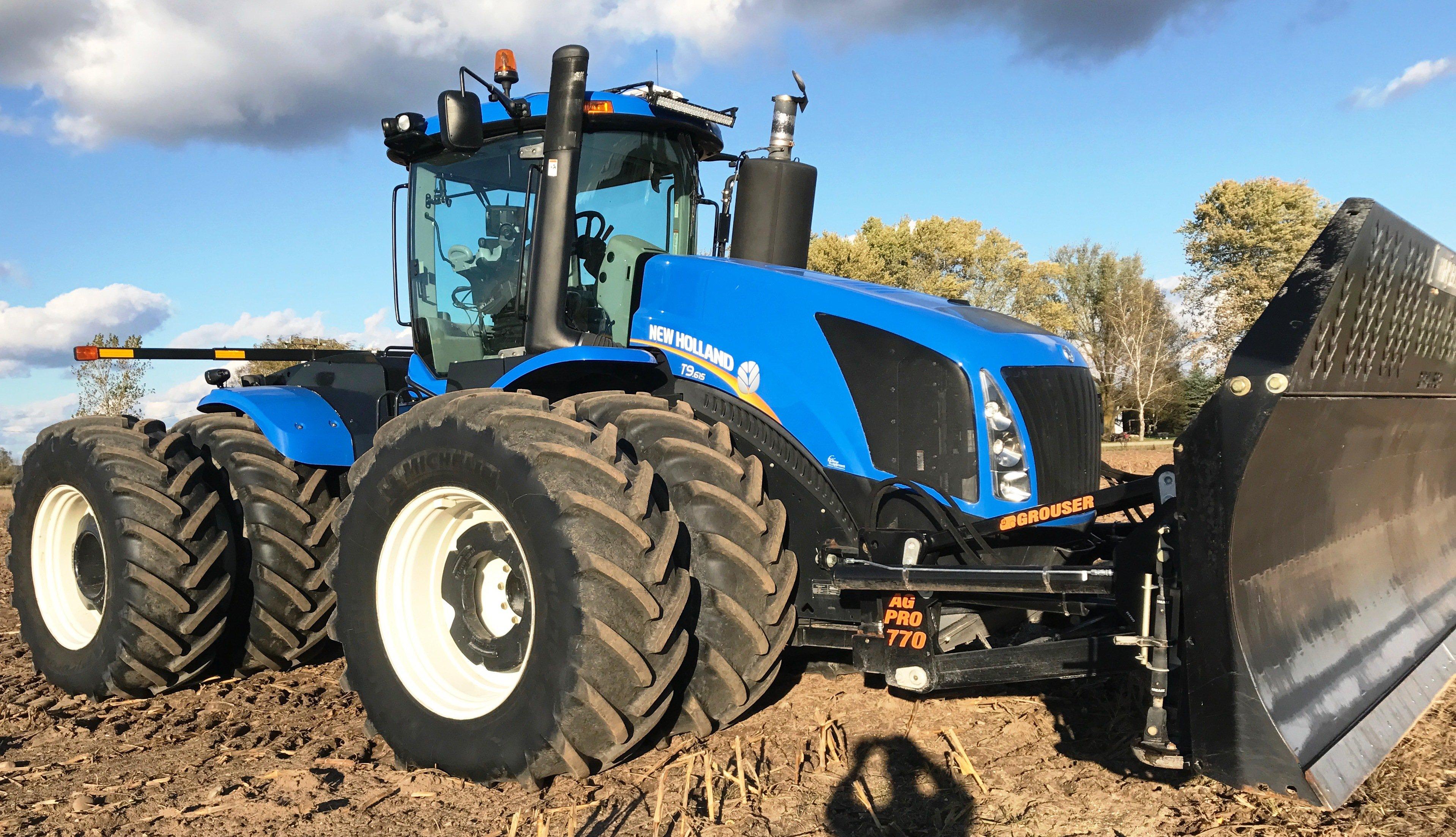 2014 NH T9-615 4WD Tractor