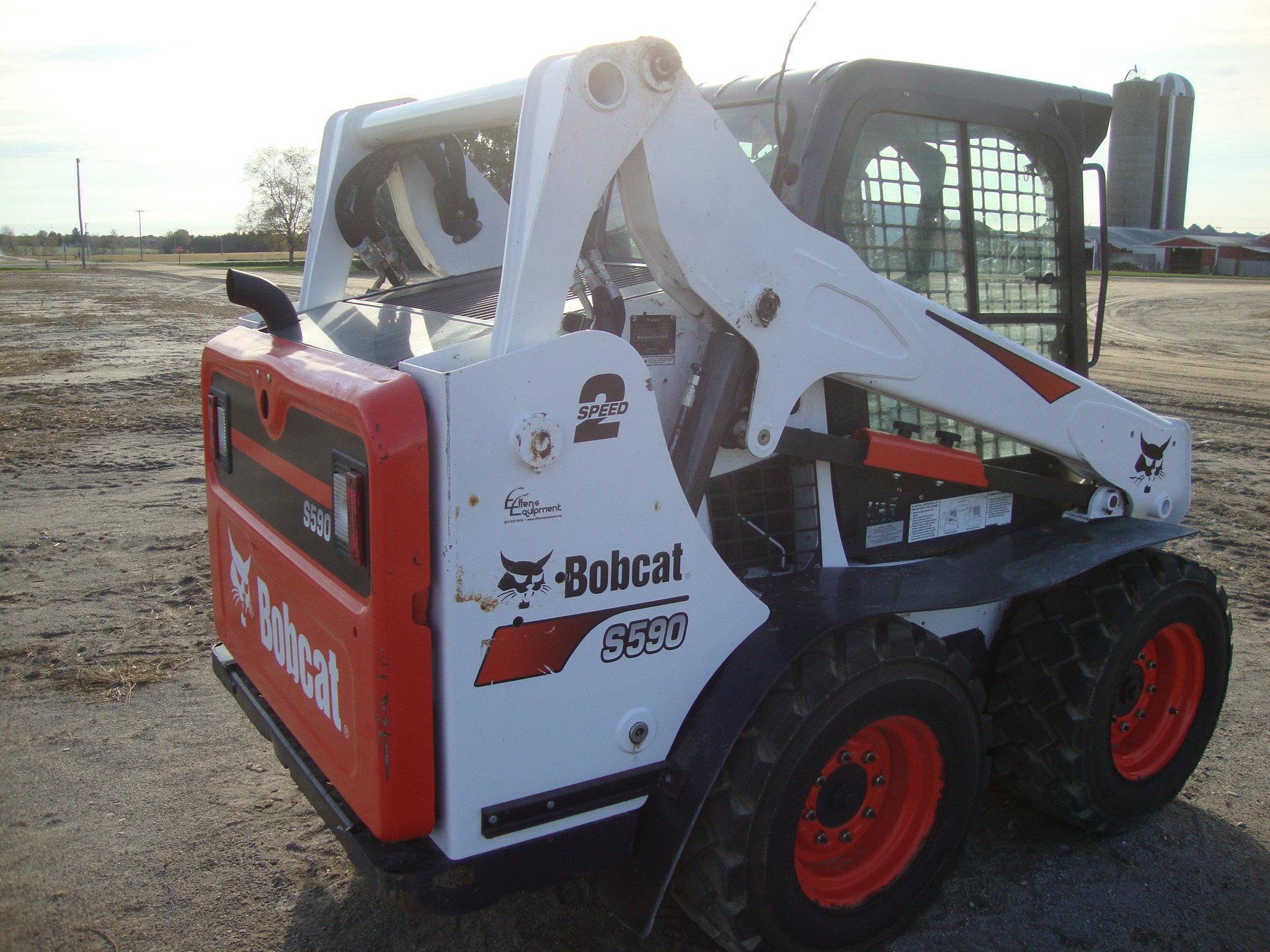 Bobcat S-590 Skid Steer