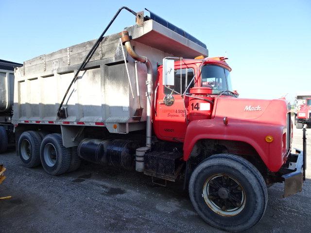 1979 MACK DM686S 15 YD. T/A DUMP TRUCK