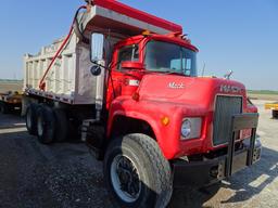 1978 MACK DM685S 10 YD. T/A DUMP TRUCK