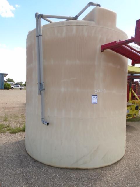 6000 GALLON POLY TANK