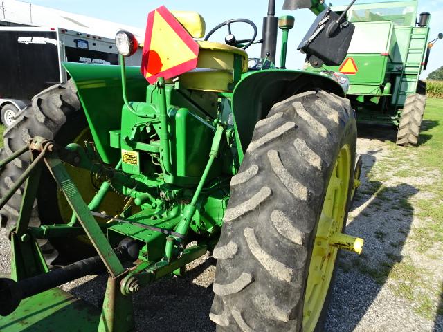 1961 JD 3010 DSL. TRACTOR