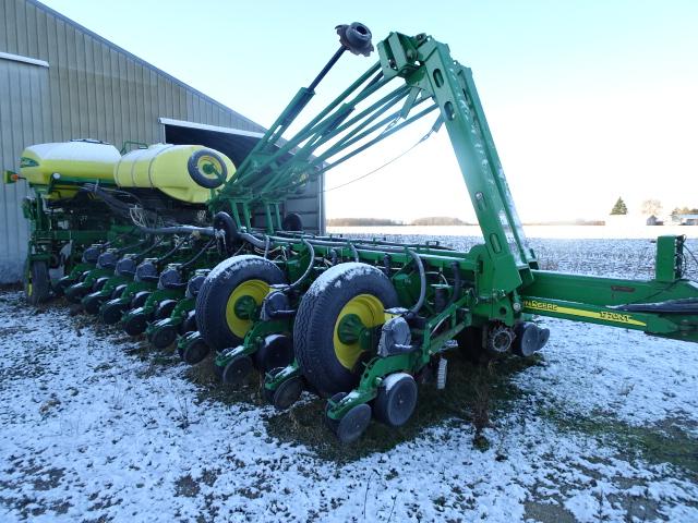 JOHN DEERE 1770NT 24X30” LIQUID PLANTER,