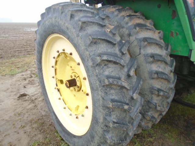 1976 JD 4630 PFWD TRACTOR