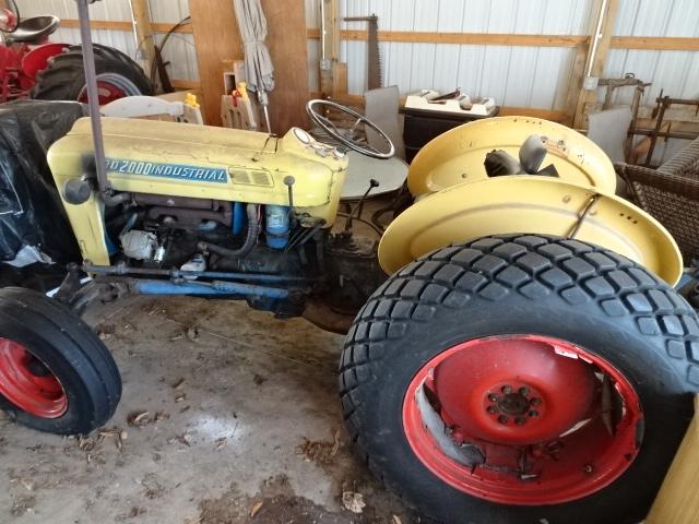 FORD 2000 INDUSTRIAL GAS TRACTOR