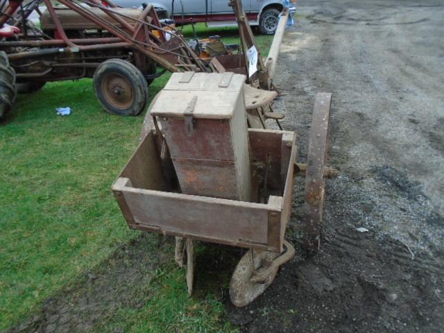 1 ROW HORSE DRAWN POTOTO PLANTER