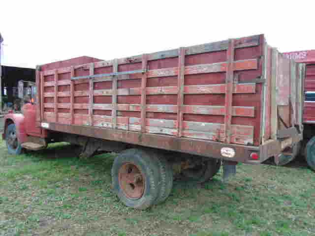 *1966 IHC 1600 S/A GRAIN TRUCK