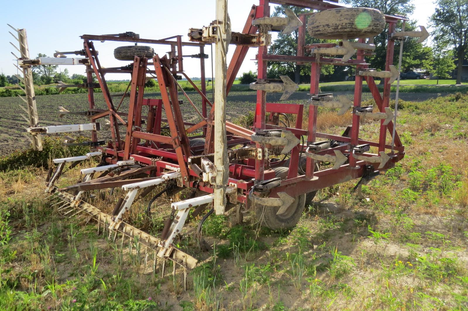 CASE/IH 4500 24’ VIBRASHANK FIELD CULTIVATOR